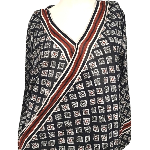 HippIe Laundry Surplice Blouse size Large - Picture 2 of 8